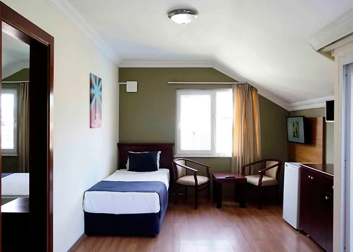 Sunlight Garden Hotel 3*